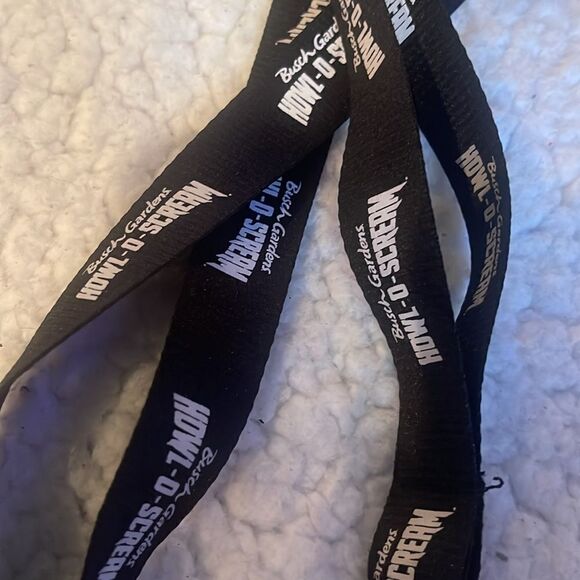 Howl o scream busch Gardens lanyard - Picture 2 of 4